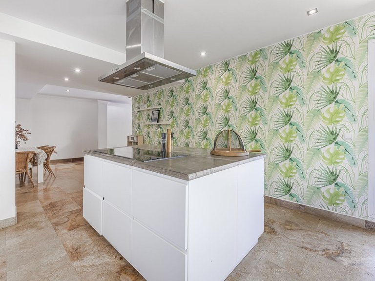 Apartment for Sale in The Golden Mile, Malaga 9