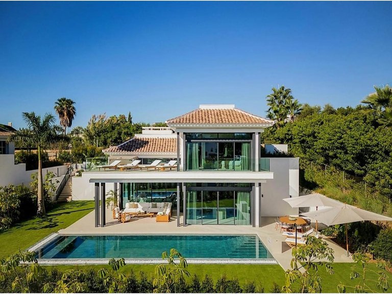 Villa for Sale in Marbella, Malaga 1