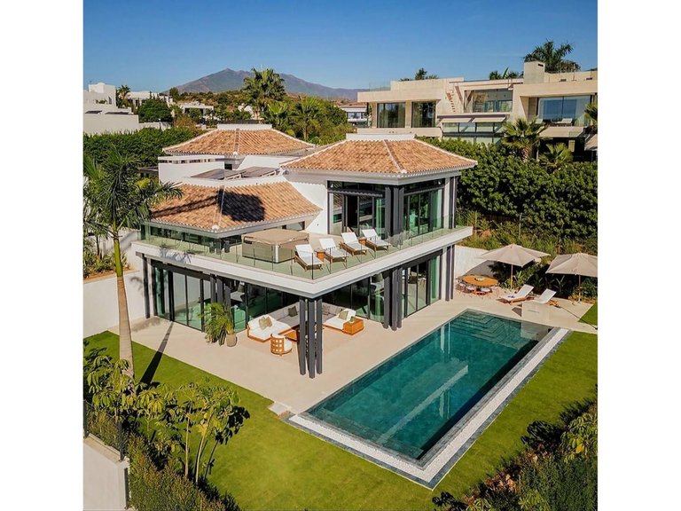 Villa for Sale in Marbella, Malaga 25