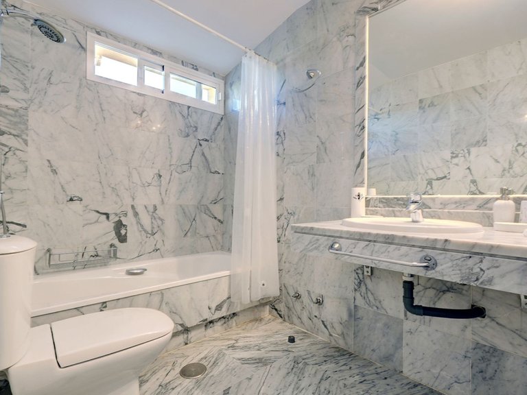 Penthouse for Sale in Bahía De Marbella, Malaga 13