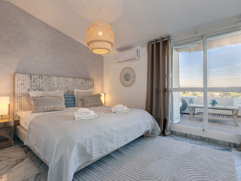 Penthouse for Sale in Bahía De Marbella, Malaga 14