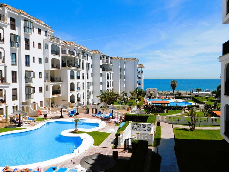 Apartment for Sale in La Duquesa, Malaga 1