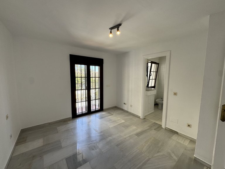 Villa for Sale in Marbella, Malaga 23