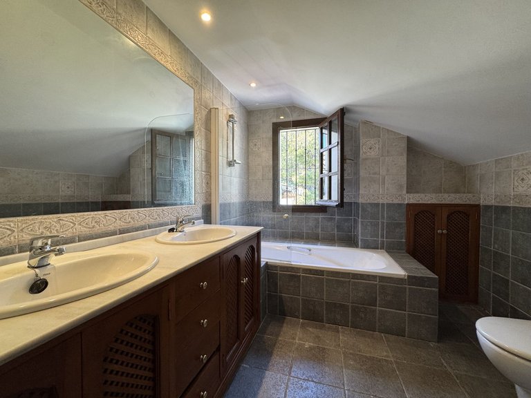 Villa for Sale in Marbella, Malaga 27