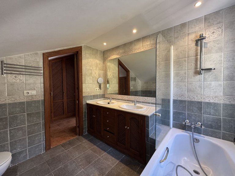 Villa for Sale in Marbella, Malaga 28