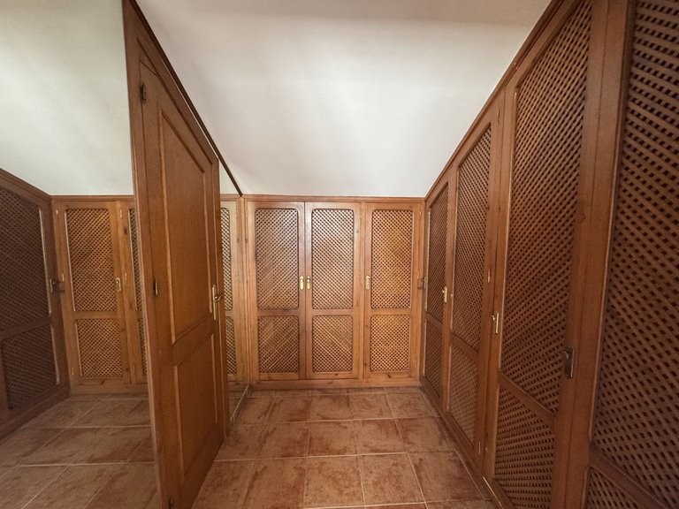 Villa for Sale in Marbella, Malaga 32