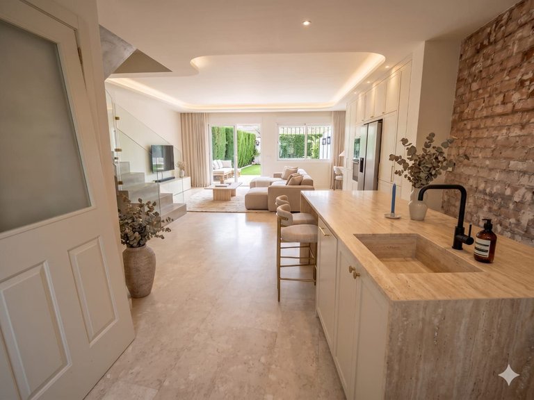 Villa for Sale in San Pedro De Alcántara, Malaga 25