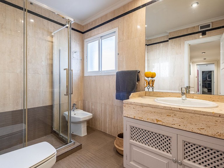 Villa for Sale in The Golden Mile, Malaga 12