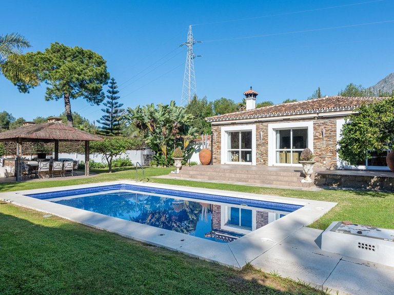 Villa for Sale in The Golden Mile, Malaga 19