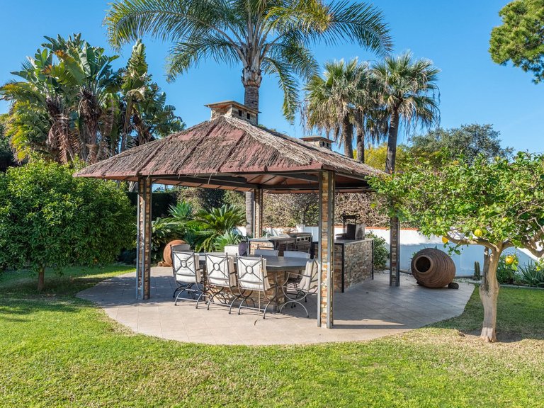 Villa for Sale in The Golden Mile, Malaga 2