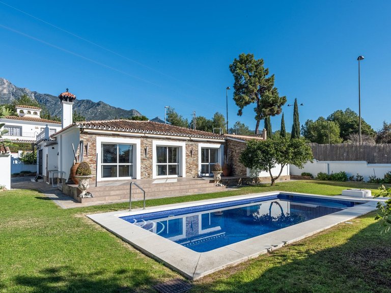 Villa for Sale in The Golden Mile, Malaga 20