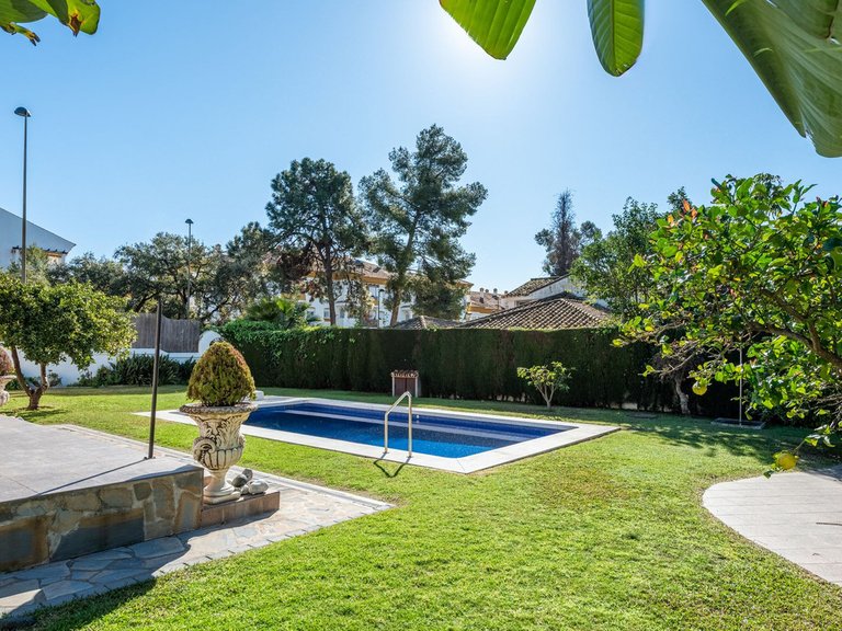 Villa for Sale in The Golden Mile, Malaga 23