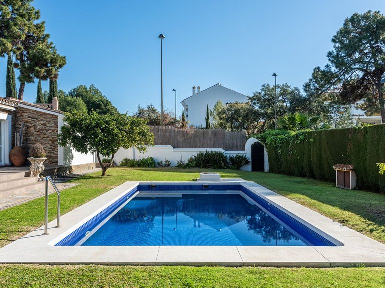 Villa for Sale in The Golden Mile, Malaga 24