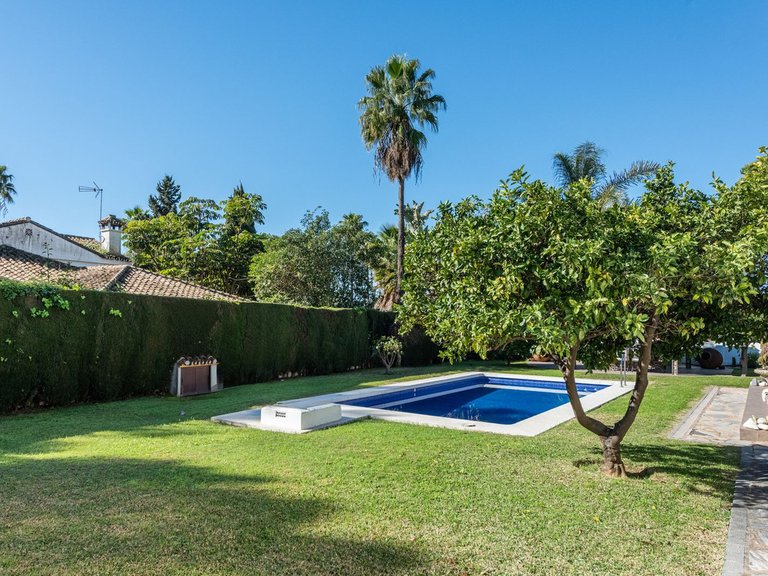 Villa for Sale in The Golden Mile, Malaga 25