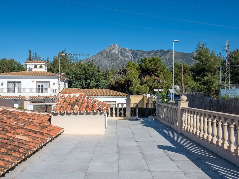 Villa for Sale in The Golden Mile, Malaga 28
