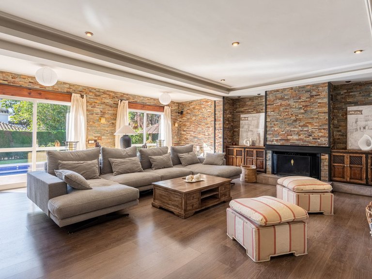 Villa for Sale in The Golden Mile, Malaga 3