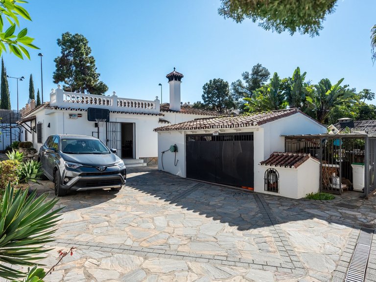 Villa for Sale in The Golden Mile, Malaga 30