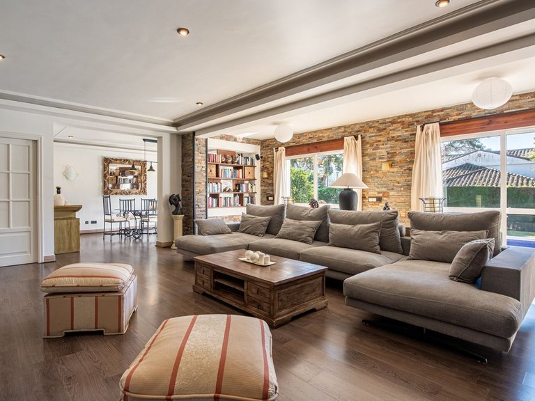 Villa for Sale in The Golden Mile, Malaga 4