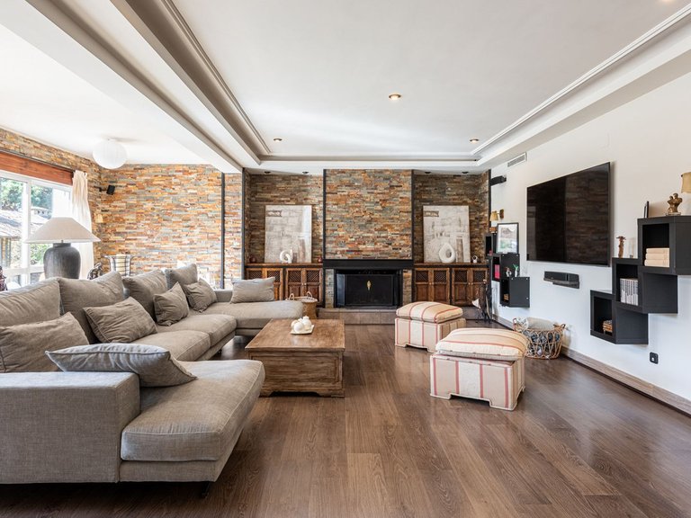Villa for Sale in The Golden Mile, Malaga 5