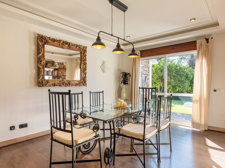 Villa for Sale in The Golden Mile, Malaga 7