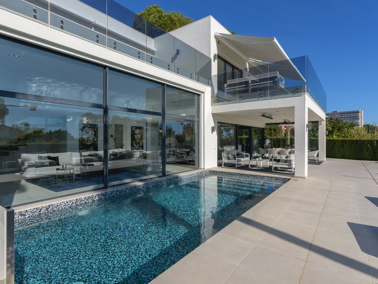 Villa for Sale in Los Monteros, Malaga 23