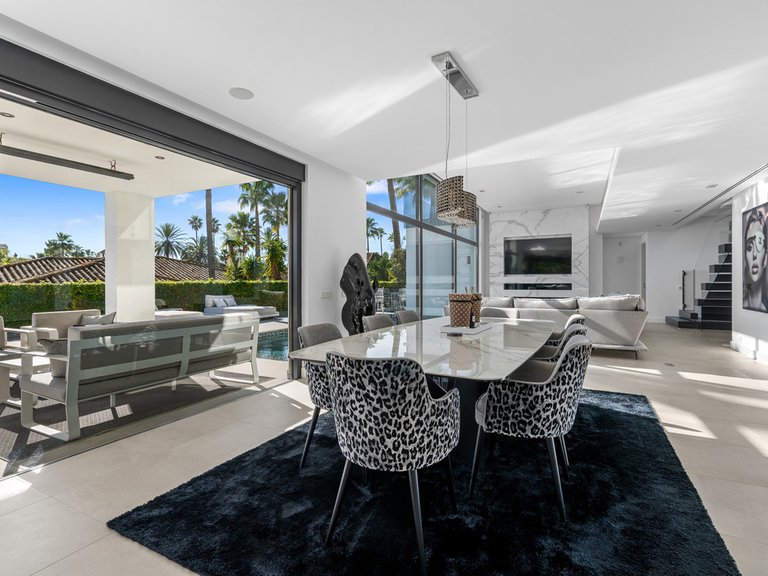 Villa for Sale in Los Monteros, Malaga 27