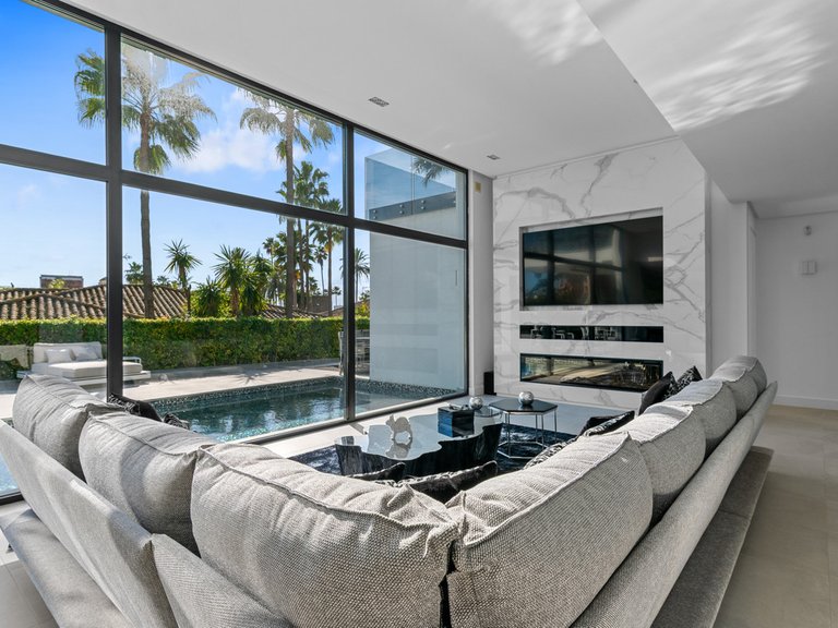 Villa for Sale in Los Monteros, Malaga 28
