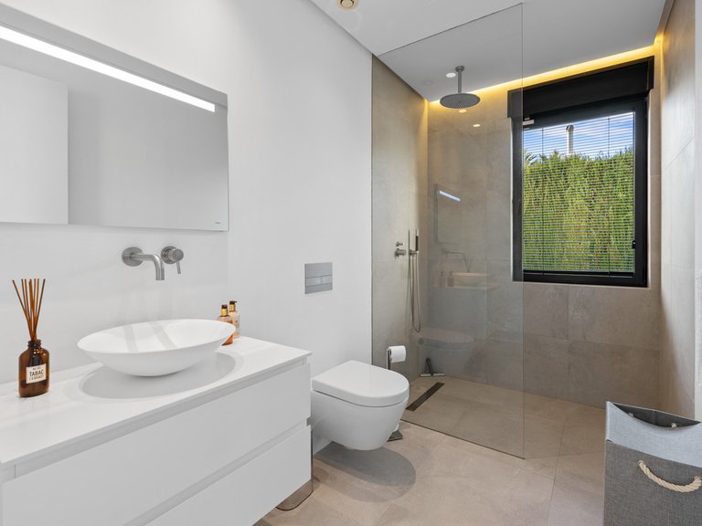 Villa for Sale in Los Monteros, Malaga 32