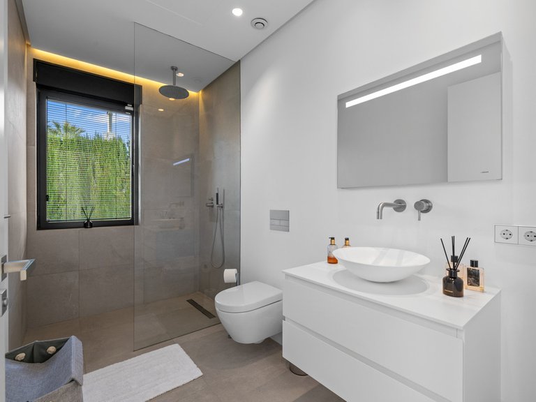 Villa for Sale in Los Monteros, Malaga 34