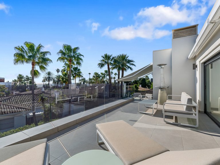 Villa for Sale in Los Monteros, Malaga 40