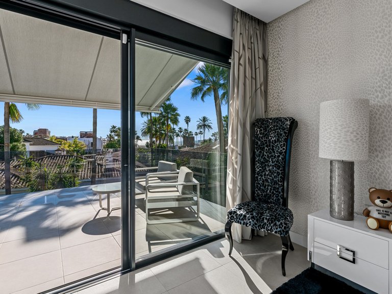 Villa for Sale in Los Monteros, Malaga 42