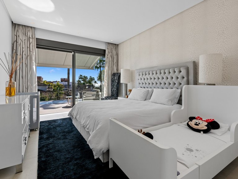 Villa for Sale in Los Monteros, Malaga 43