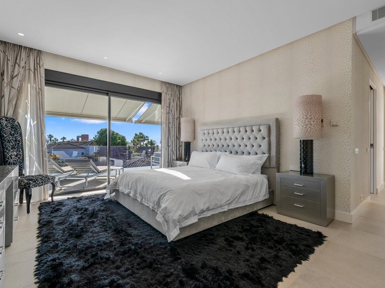 Villa for Sale in Los Monteros, Malaga 45