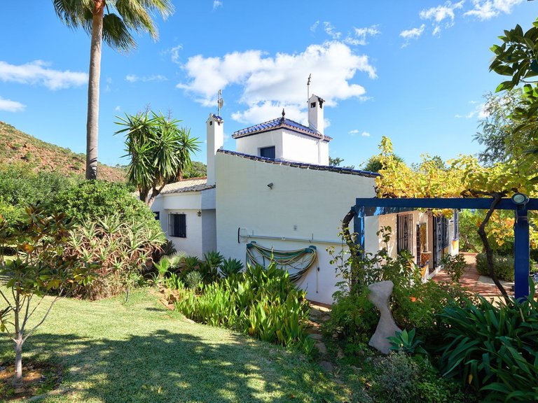 Villa for Sale in Estepona, Malaga 41