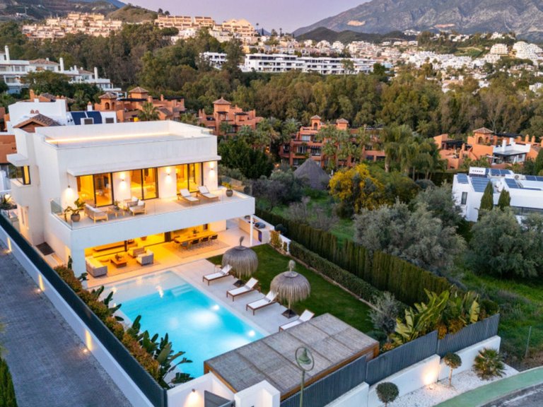 Villa for Sale in Marbella, Malaga 32