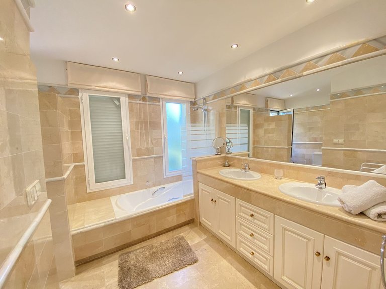 Apartment for Sale in Elviria, Malaga 9