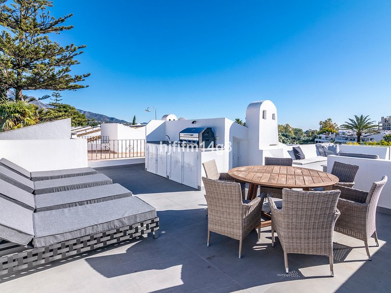 Apartment for Sale in Nueva Andalucía, Malaga 1