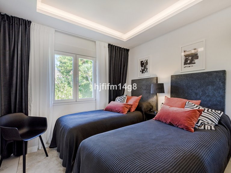 Apartment for Sale in Nueva Andalucía, Malaga 14