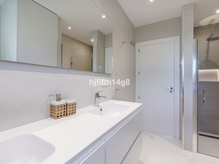Apartment for Sale in Nueva Andalucía, Malaga 15
