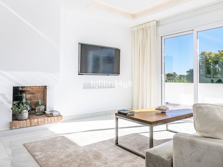 Apartment for Sale in Nueva Andalucía, Malaga 17
