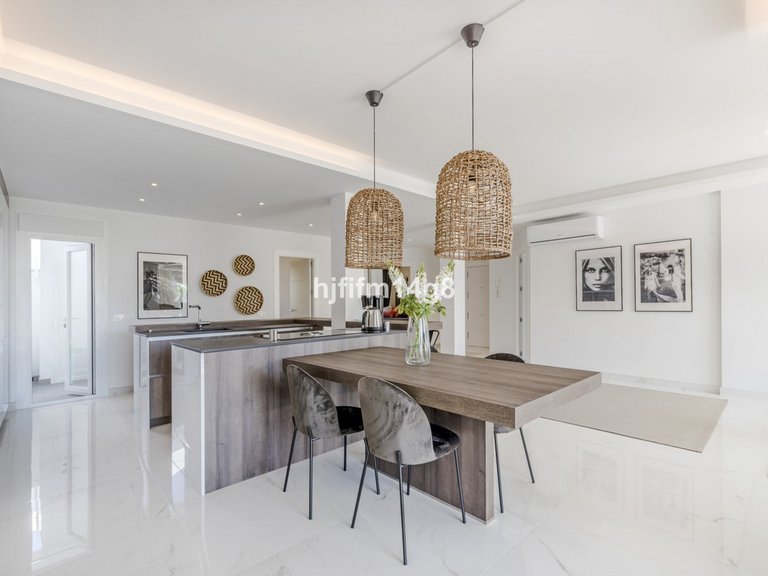 Apartment for Sale in Nueva Andalucía, Malaga 19