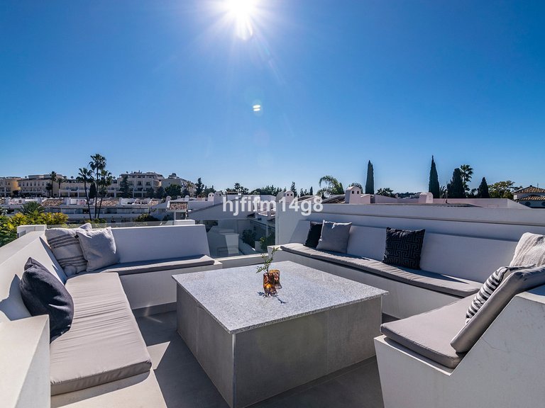 Apartment for Sale in Nueva Andalucía, Malaga 2
