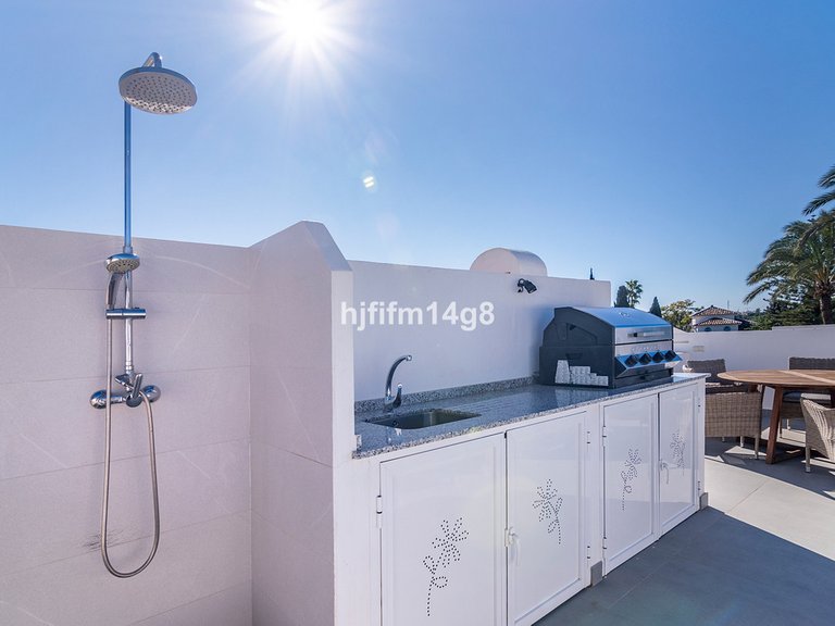 Apartment for Sale in Nueva Andalucía, Malaga 23
