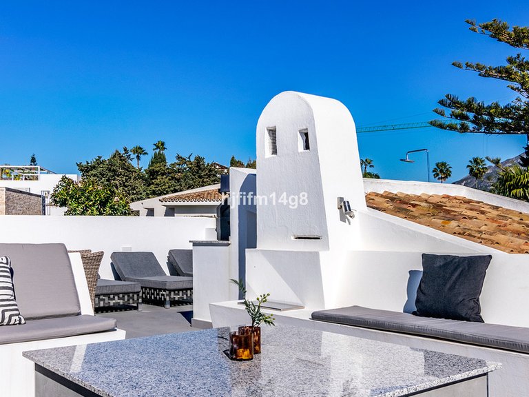 Apartment for Sale in Nueva Andalucía, Malaga 28