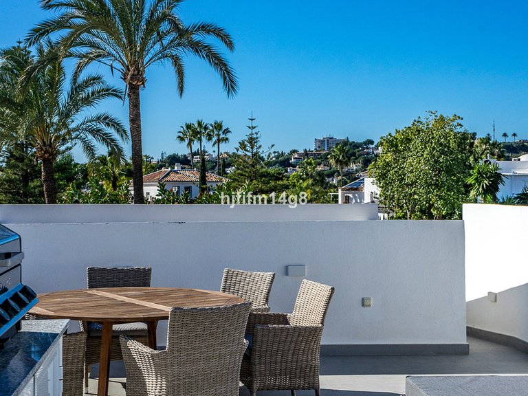 Apartment for Sale in Nueva Andalucía, Malaga 35