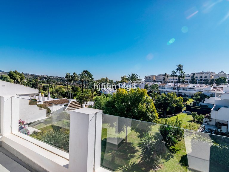 Apartment for Sale in Nueva Andalucía, Malaga 4
