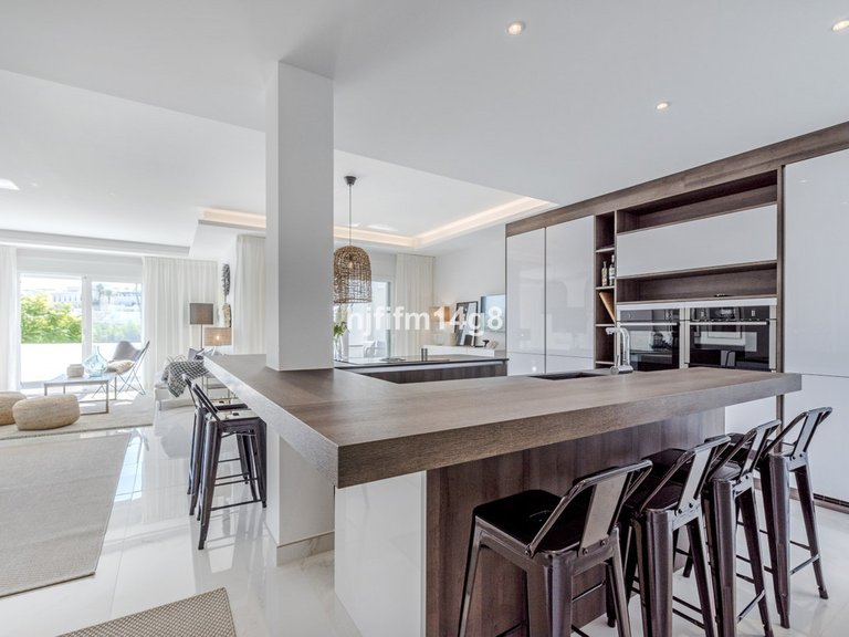 Apartment for Sale in Nueva Andalucía, Malaga 9
