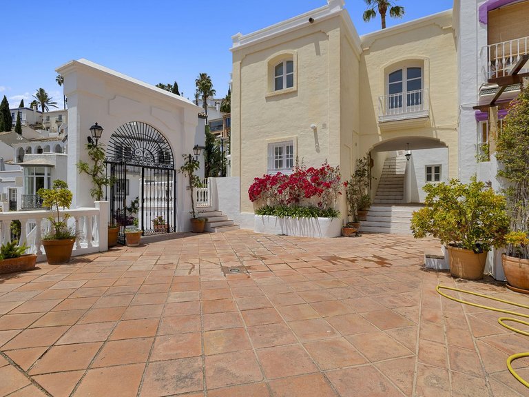 Villa for Sale in Benahavís, Malaga 1