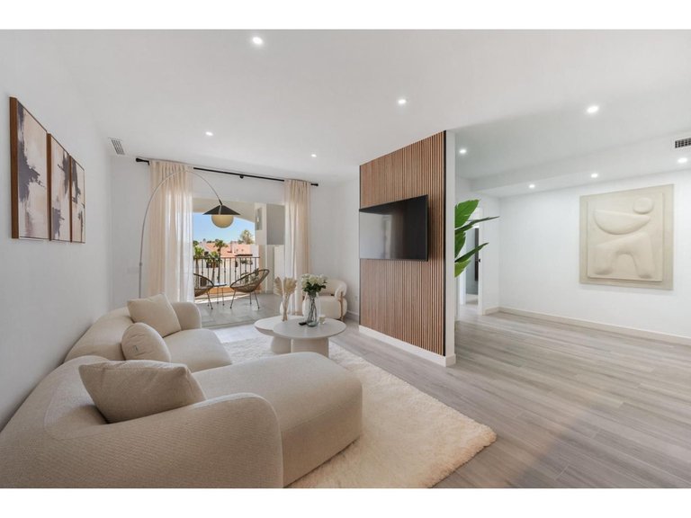 Apartment for Sale in Nueva Andalucía, Malaga 1
