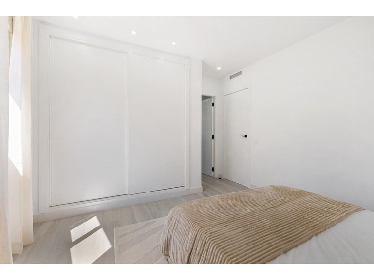 Apartment for Sale in Nueva Andalucía, Malaga 13